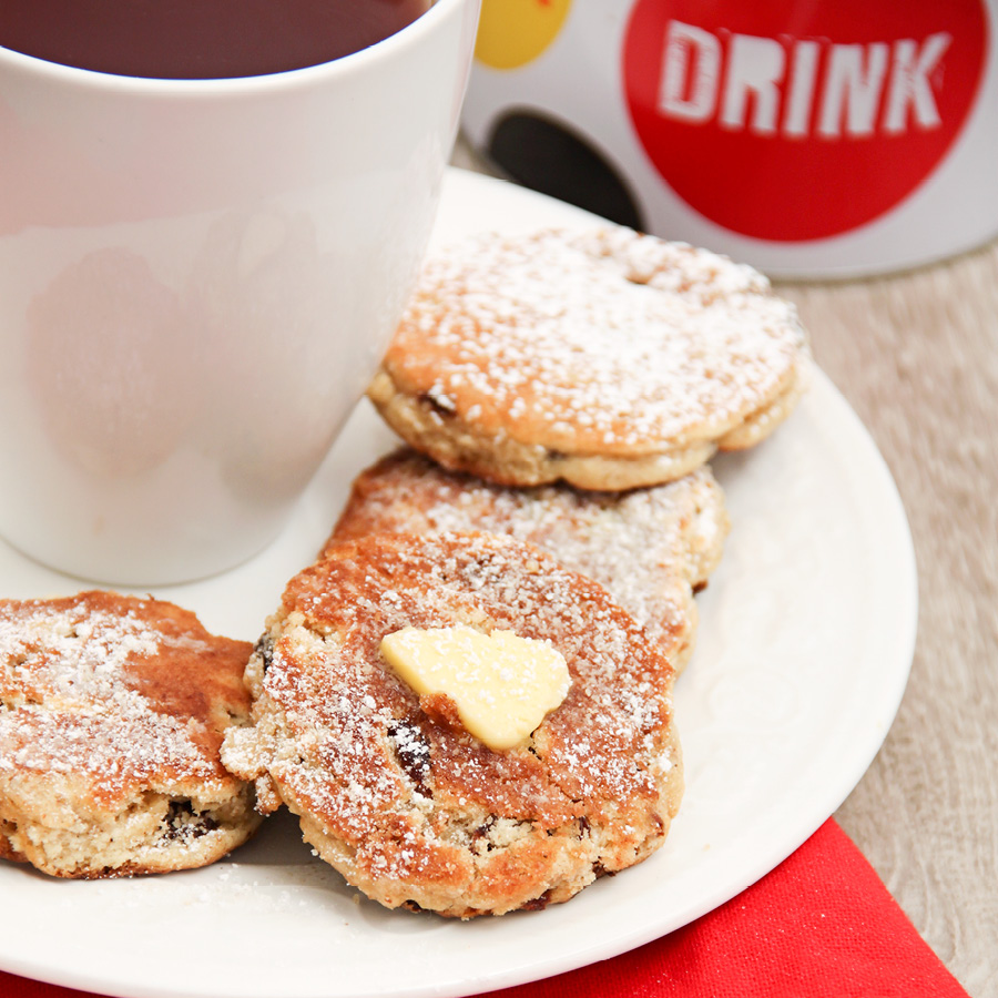 welsh cakes with tea