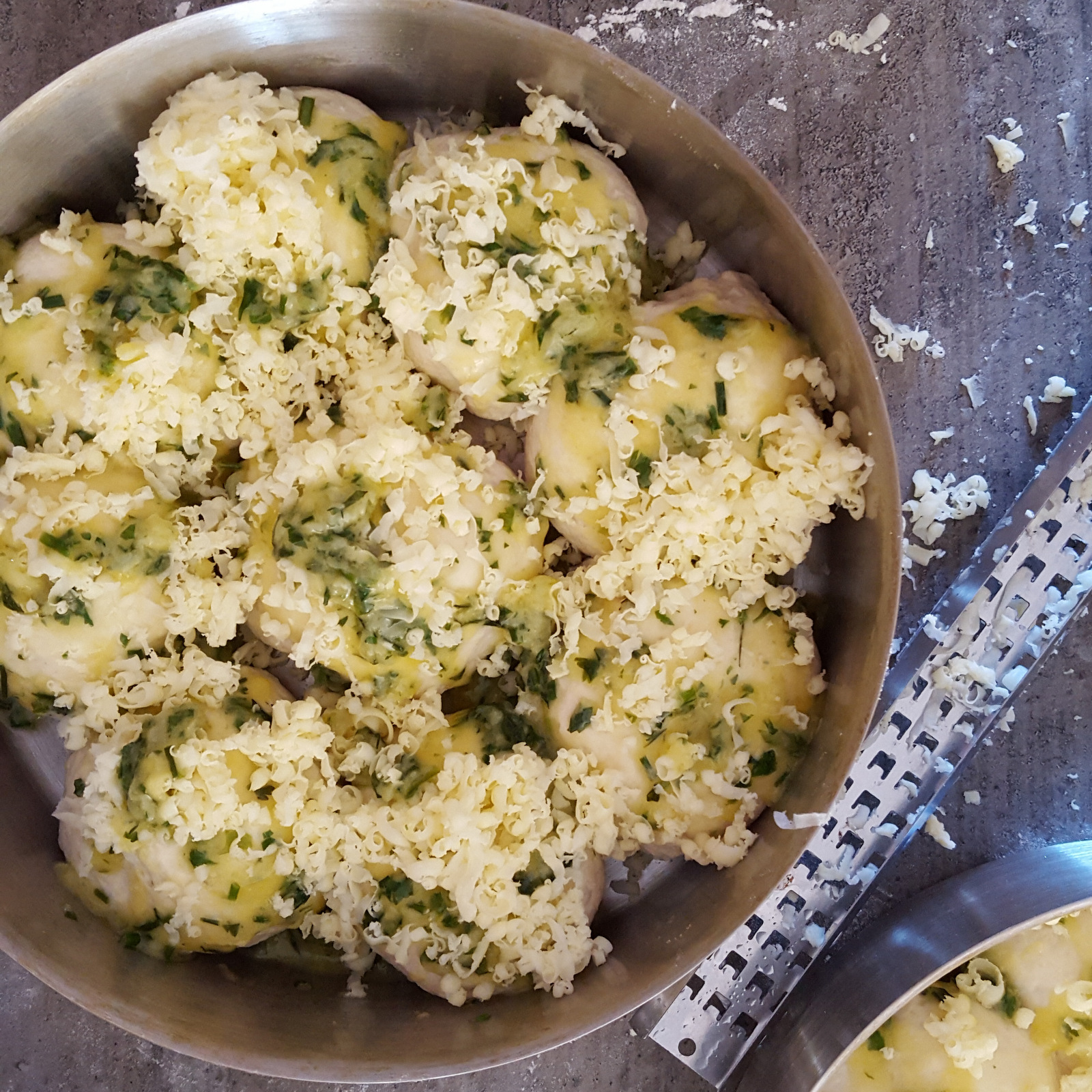 Garlic & cheese pull apart bread rolls prepared in an AMC 20 cm Baking Tin