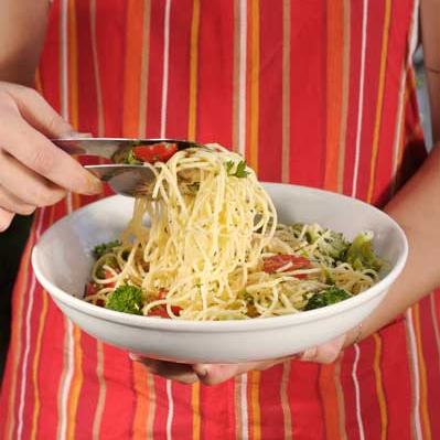 Broccoli, tomato & herb pasta