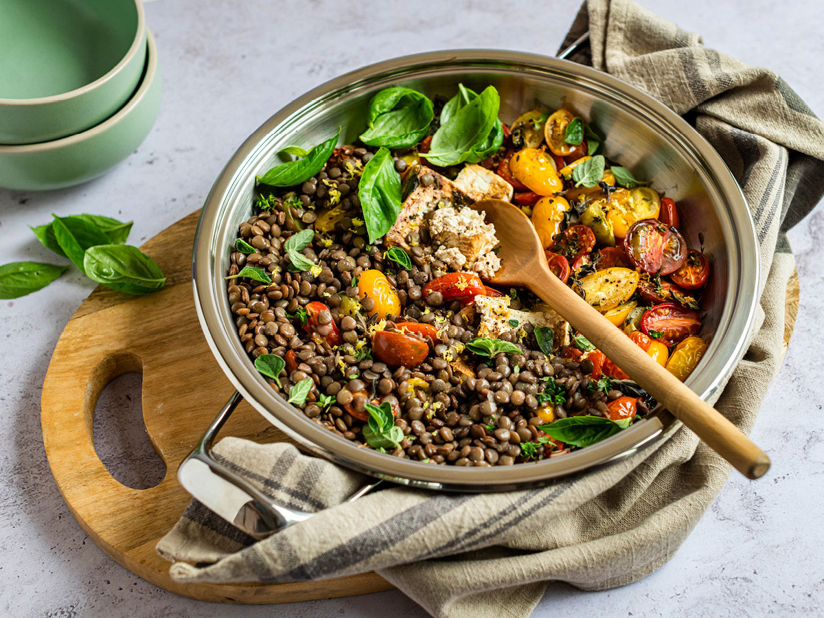 Lentils with baked feta and tomatoes