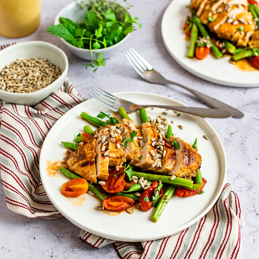 Balsamic-chicken-with-green-beans-&-tomatoes