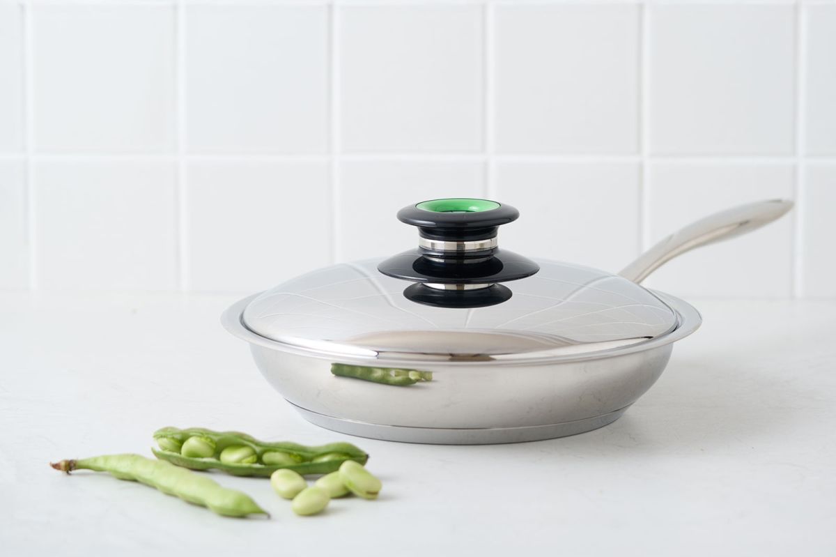 Buy a 24 cm Long Handle Chef's Pan | AMC Cookware